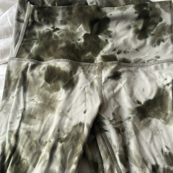 Lululemon leggings size 6 - Picture 3 of 5